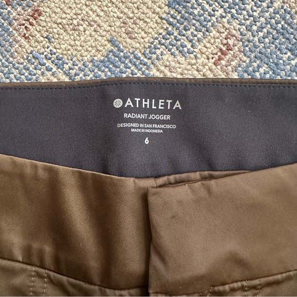 Athleta Radiant Jogger in Green 6 - Picture 5 of 5